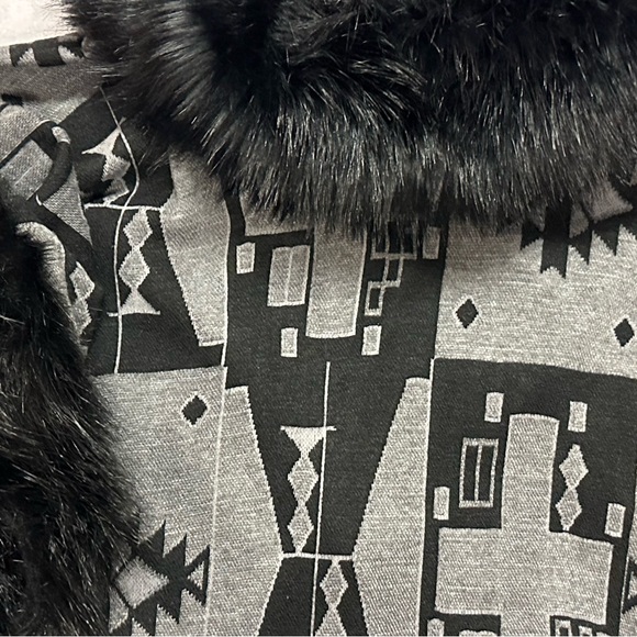 Beautiful Aztec Wrap with Faux Fur - Picture 8 of 16